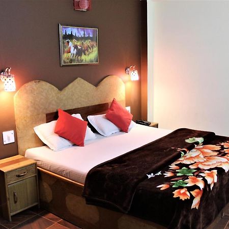 Hotel Ocean Inn Manāli Zewnętrze zdjęcie